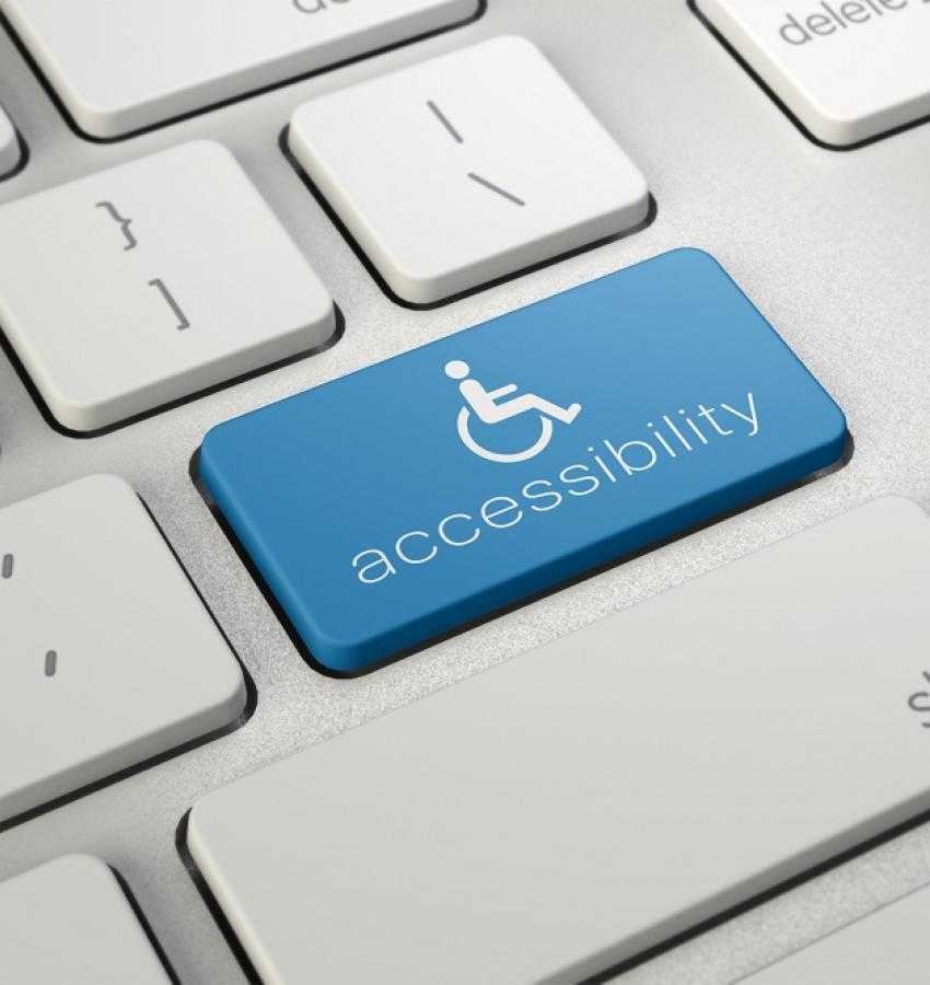 Kurstitelbild: Eine Tastatur mit blaugekennzeichneter Taste auf der „accessibility“ steht und ein Rollstuhlfahrer Symbol abgebildet ist.