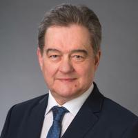 Portraitfoto von Prof. Dr. Andreas Engel.