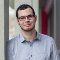 Portraitfoto von Maximilian Schabarum.