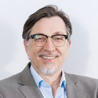 Portraitfoto von Dr. Thomas Staubitz.