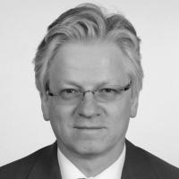 Portraitfoto von Prof. Dr. Martin Brüggemeier.